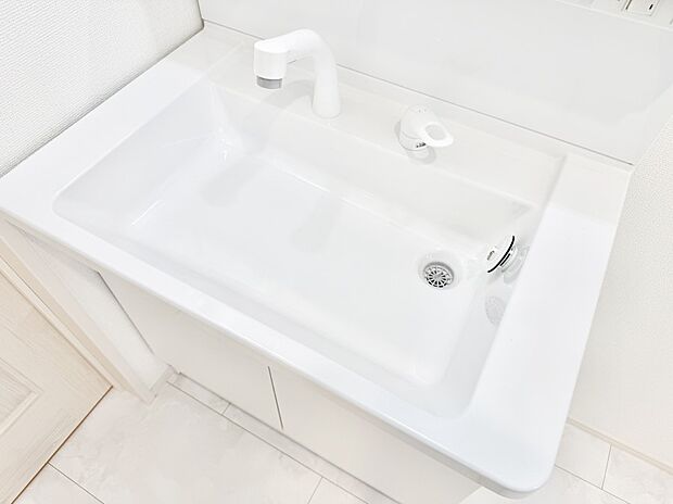 【ハンドシャワー付洗面台】■手洗いや顔を洗う時も快適に使える便利なシャワー