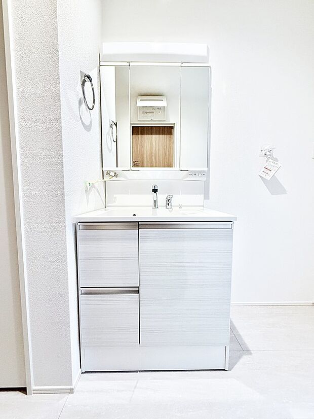 【洗面台・洗面所】■明るい洗面所は毎朝の歯磨きも楽しくできちゃいそうです♪