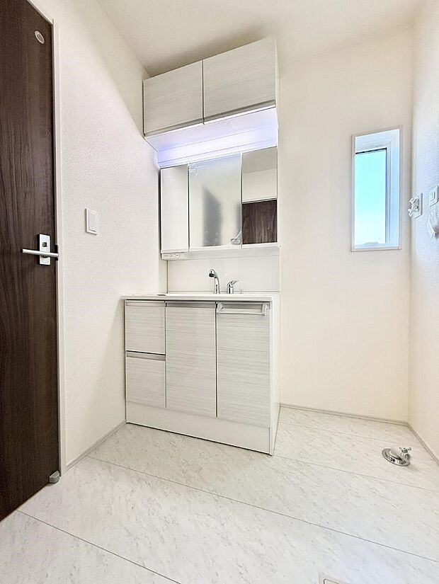 【洗面台・洗面所】■朝の準備がスムーズにできる広さです