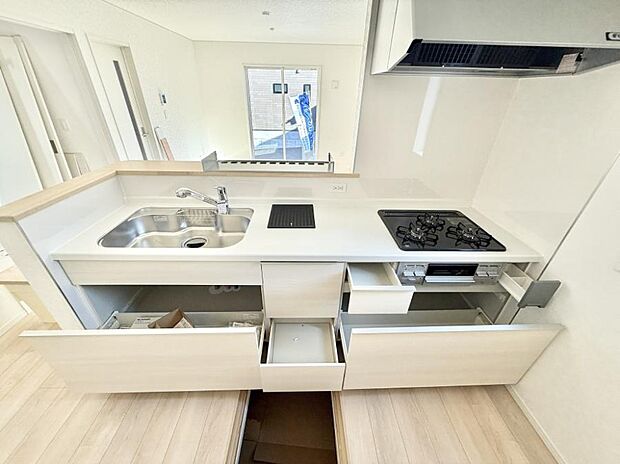 【キッチン】■家族の絆を深める、温もりのあるキッチン