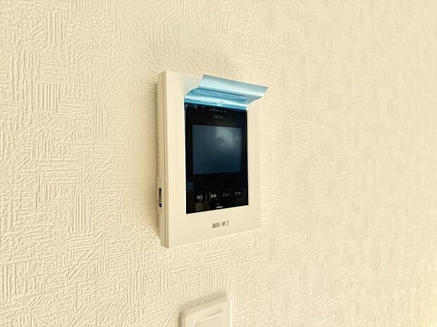 【TVモニター付インターフォン】■訪問者を確認できて安心感が増します