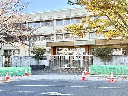 町田市立本町田ひなた小学校 700m(9分)