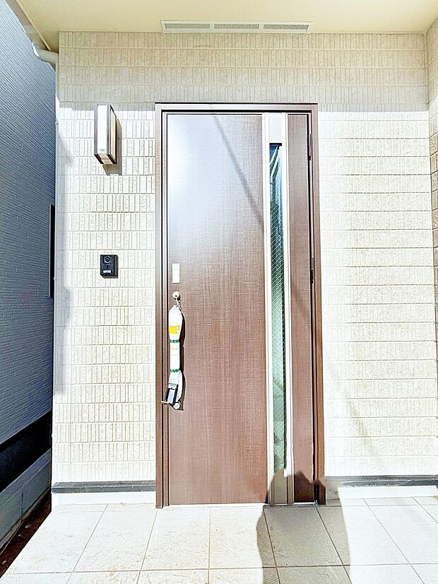 【玄関】■ 帰るたびにホッとする、安心感のある佇まい