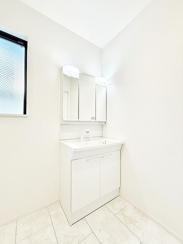 【洗面台・洗面所】■朝の準備がスムーズにできる広さです