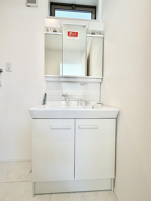 【洗面台・洗面所】■明るい洗面所は毎朝の歯磨きも楽しくできちゃいそうです♪