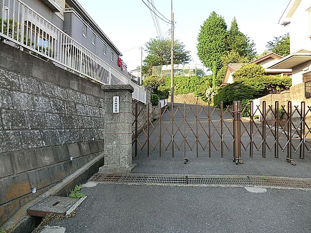 上白根幼稚園(約750m・徒歩10分)