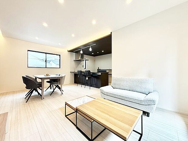 【リビングダイニング】■シンプルだけど贅沢、大切な人と過ごす心がほどける空間