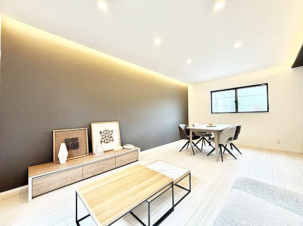 【リビング】■光と風を感じる、リラックスできる空間