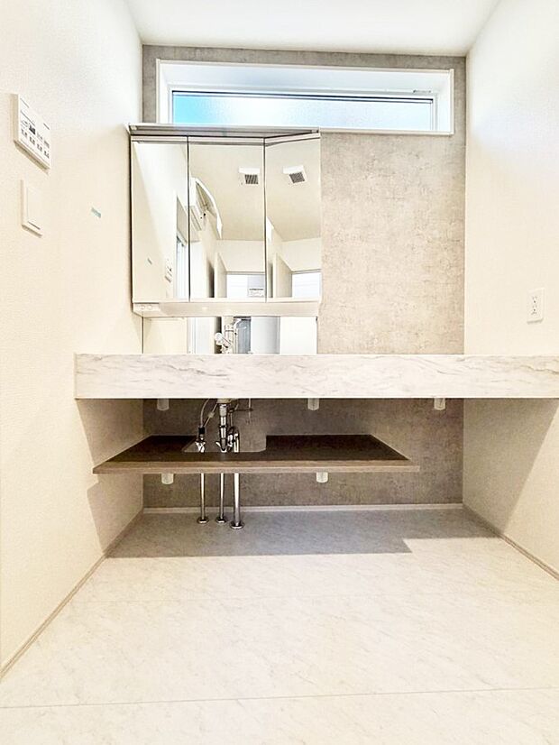 【洗面台・洗面所】■朝の準備がスムーズにできる広さです