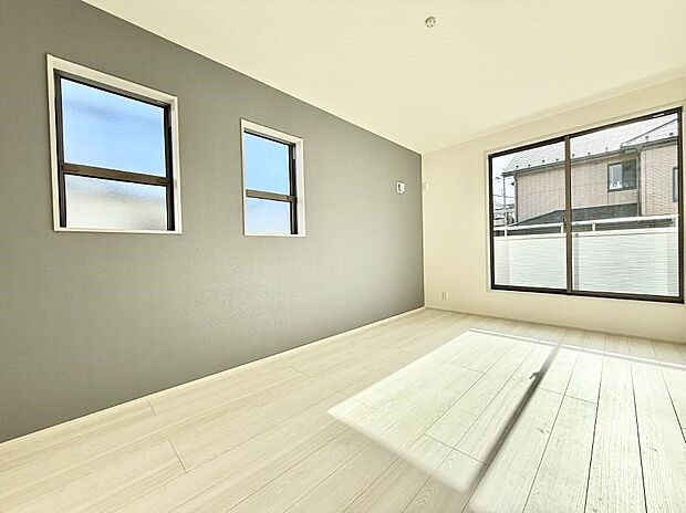 【リビング以外の居室】■2面採光で明るい居室!