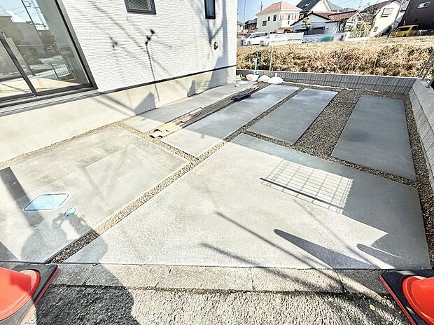 【駐車場】■駐車スペース2台可能(車種による)