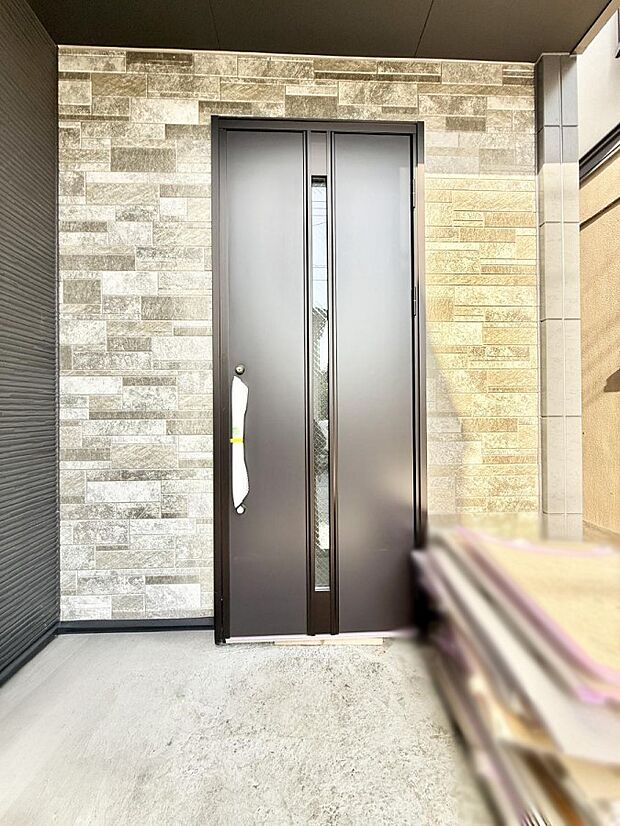 【玄関】■ シンプルで美しく、住まいの第一印象を彩る玄関です