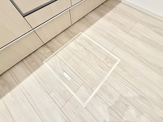 【床下収納】■隠れた収納スペースで家全体がスッキリ