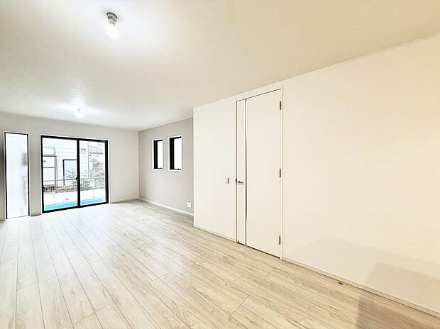 【リビング】■家族の時間を彩る、快適で癒される空間