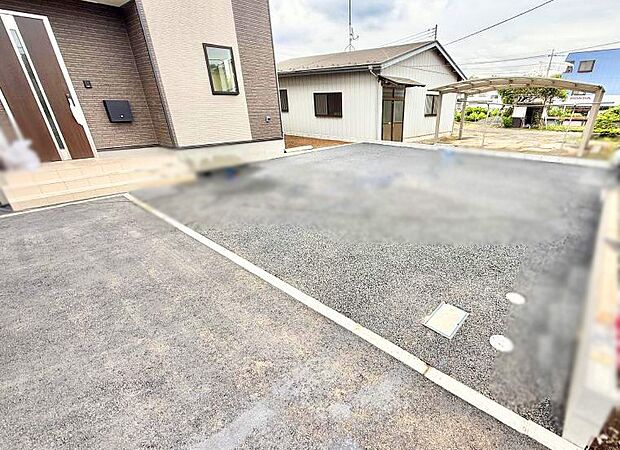 【駐車場】2号棟 広い駐車場スペースが魅力的です