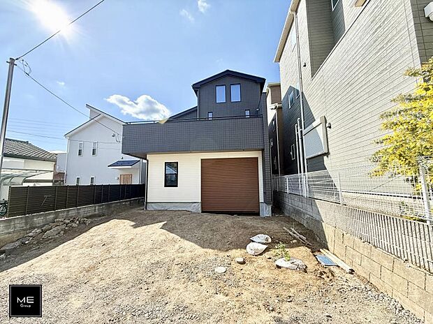 【現地外観写真】■暮らしを彩る充実した設備仕様が備わった住まい