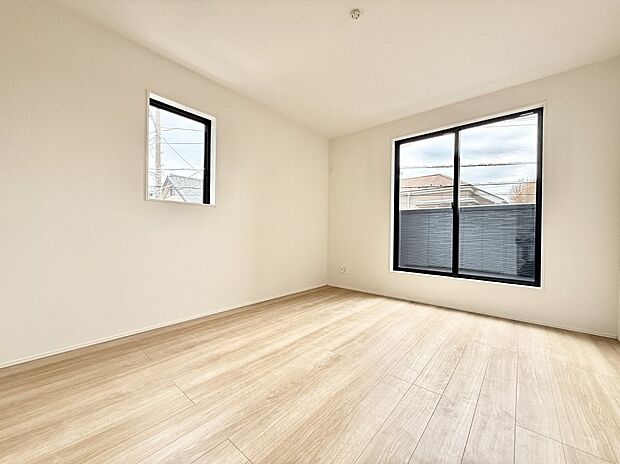 【リビング以外の居室】■自然の光が差し込み、明るい空間が広がります