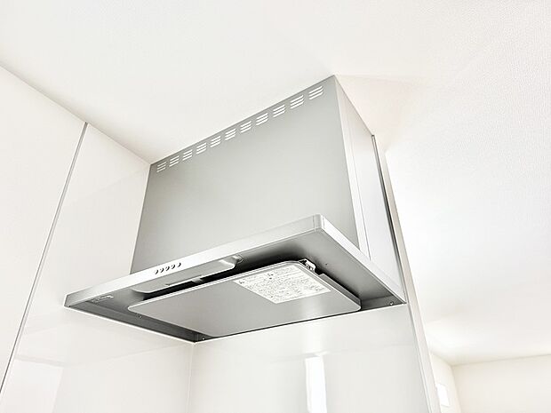 【レンジフード】■調理時の蒸気や匂いが換気扇に誘導され、効率的に排煙ができます。