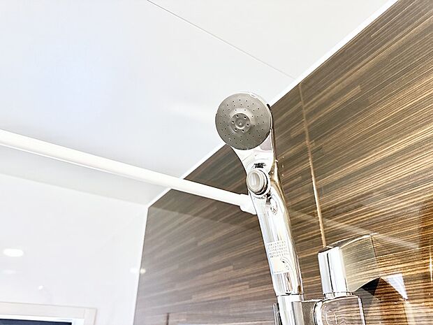 【止水シャワーヘッド】■わざわざシャワー水栓のレバーまで手を伸ばす必要がなく、簡単に止水できる