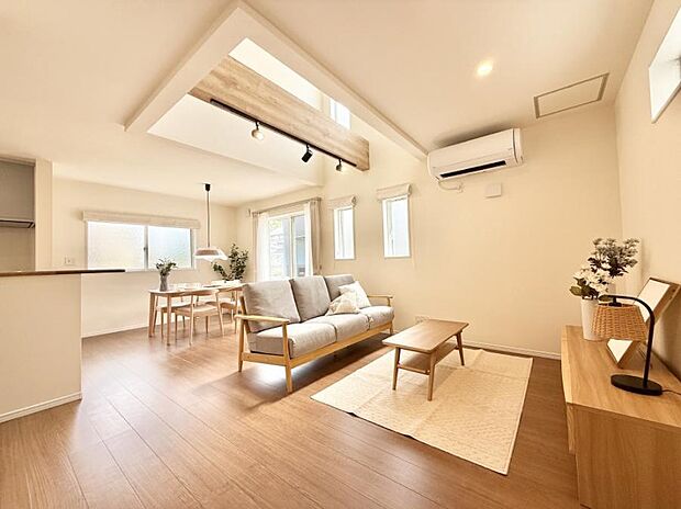 【リビングダイニング】■家族の時間を彩る、快適で癒される空間