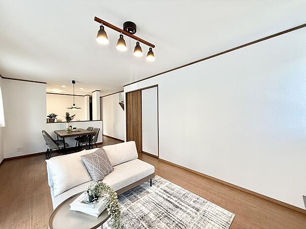 【ダイニング】■ふとした瞬間に幸せを感じる、心地よい場所