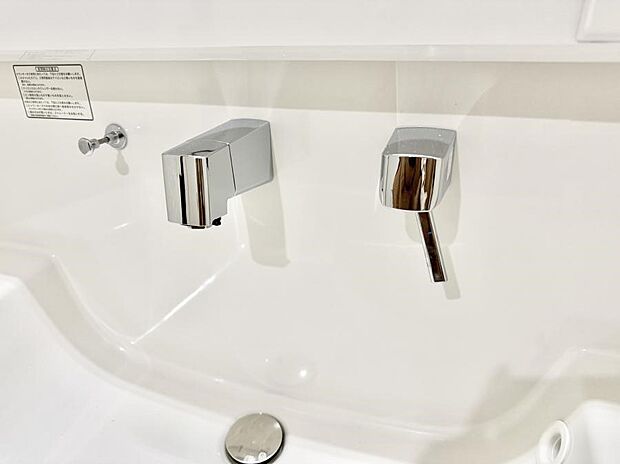 【ハンドシャワー付洗面台】■手洗いや顔を洗う時も快適に使える便利なシャワー