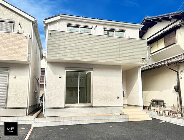 【現地外観写真】■暮らしを彩る充実した設備仕様が備わった住まい