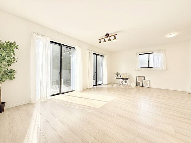 【リビング】■家族の時間を彩る、快適で癒される空間