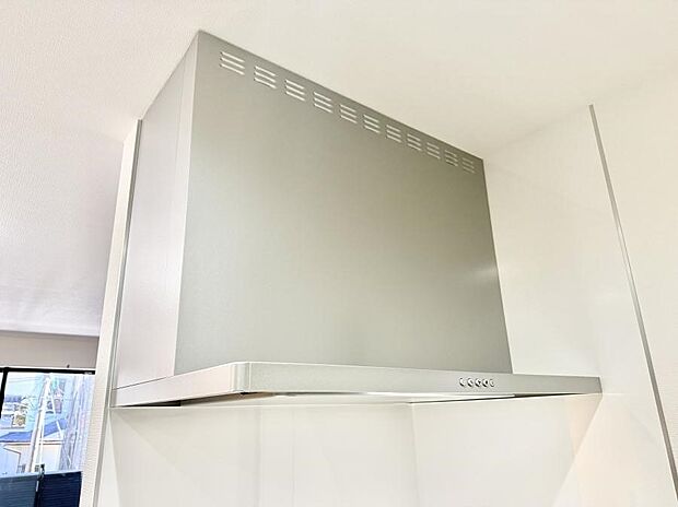 【レンジフード】■調理時の蒸気や匂いが換気扇に誘導され、効率的に排煙ができます。