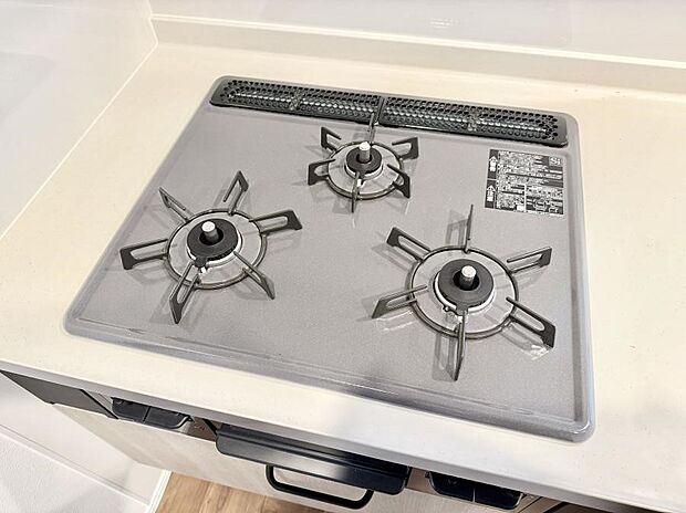 【3口ガスコンロ】■一度に多くの料理ができ便利で効率的