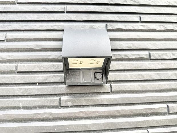 【屋外コンセント】■屋外に電源コンセントがあれば、高圧洗浄機で窓や外壁を掃除するなど便利です。