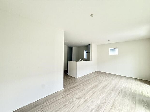 【リビング】■光と風を感じる、リラックスできる空間