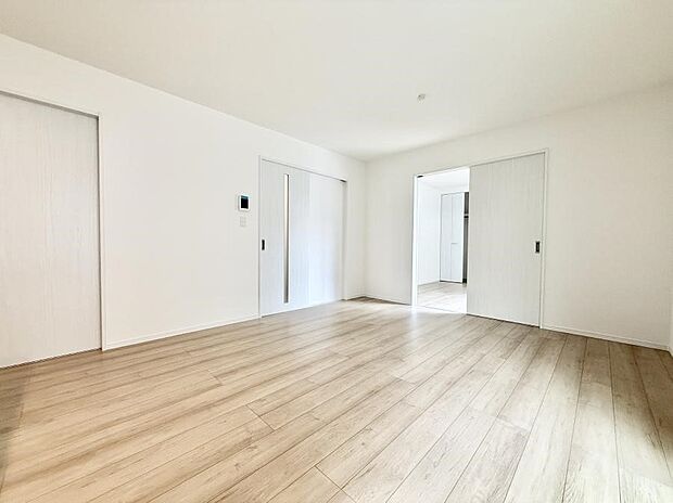 【リビング】■光と風を感じる、リラックスできる空間