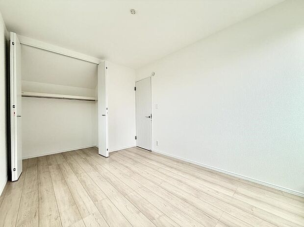 【リビング以外の居室】■広いクローゼット、収納は多い方が嬉しいですね!