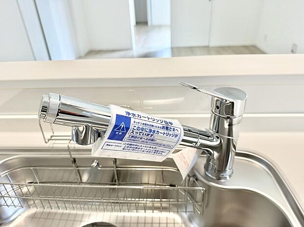 【浄水器】■清潔でおいしい水を手軽に供給してくれます