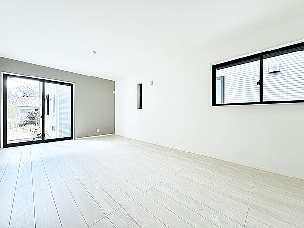 【リビング】■光と風を感じる、リラックスできる空間