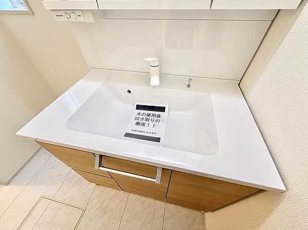 【ハンドシャワー付洗面台】■手洗いや顔を洗う時も快適に使える便利なシャワー