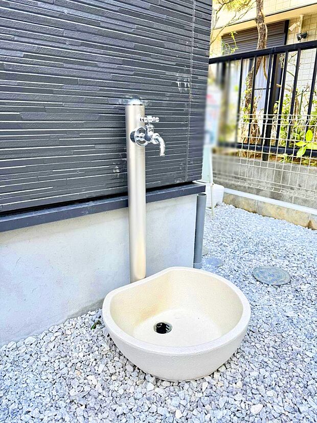 【その他現地】■ガーデニングや洗車などの際に大活躍な屋外立水栓  