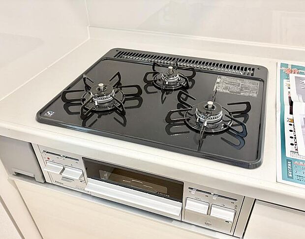 【3口ガスコンロ】■一度に多くの料理ができ便利で効率的
