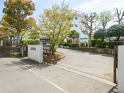 平塚市立山城中学校 550m(7分)