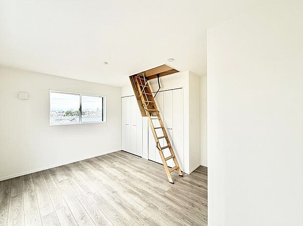 【子供部屋】グルニエにまとめて収納！お部屋が広々使えます♪  