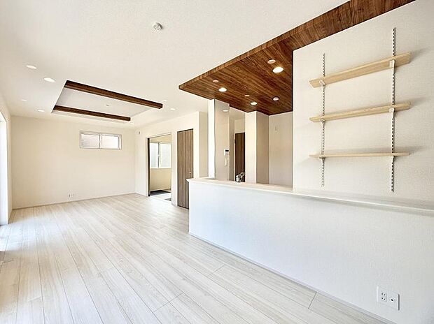 【リビング】■光と風を感じる、リラックスできる空間