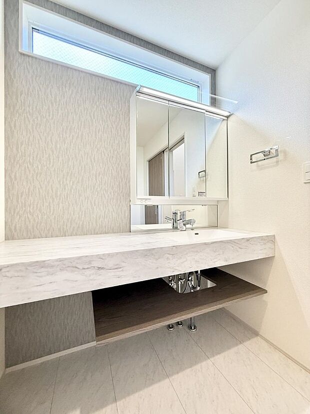 【洗面台・洗面所】■朝の準備がスムーズにできる広さです