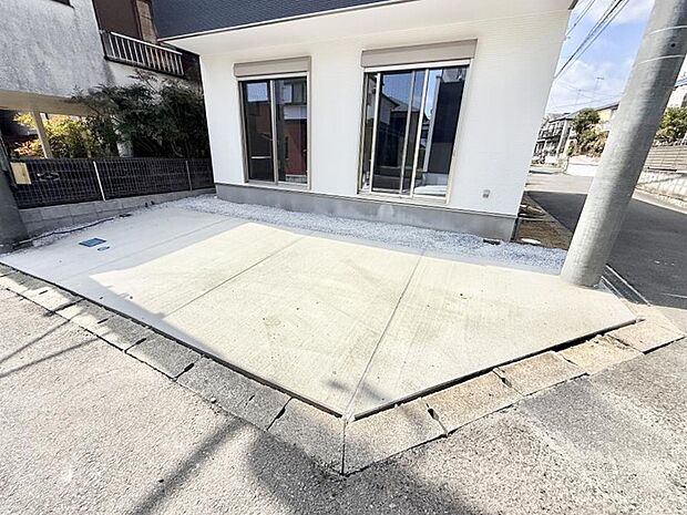 【駐車場】■角地なので駐車しやすいですね