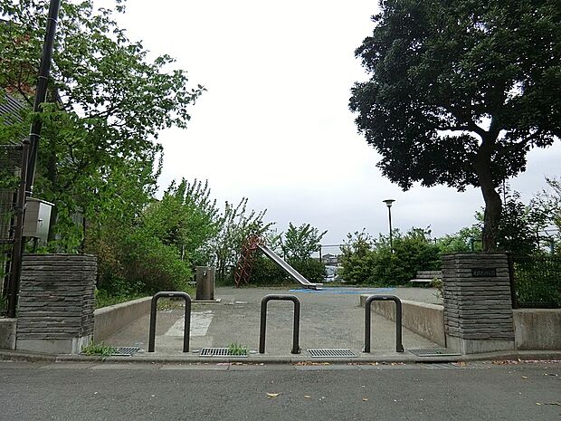 片岡矢畑公園（約700m・徒歩9分）