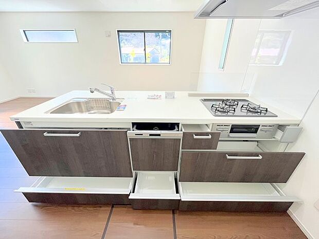 【キッチン】■収納力豊富なシステムキッチンです!