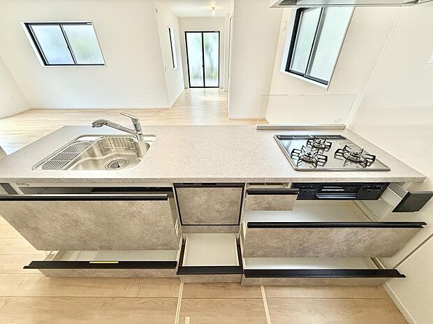 【キッチン】収納力豊富なキッチンです!