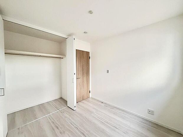 【リビング以外の居室】広いクローゼット、収納は多い方が嬉しいですね！  