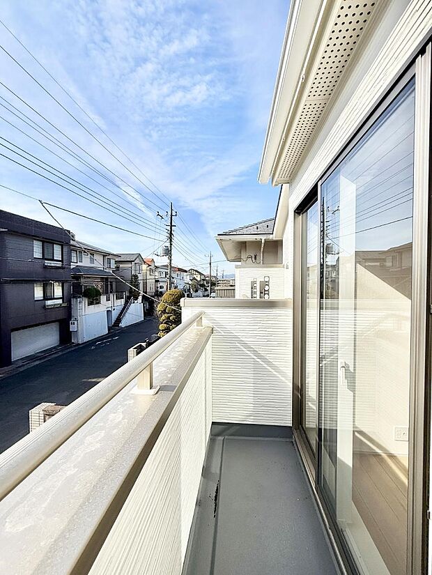 【バルコニー】■お洗濯物がよく乾く陽当たり良好のバルコニーです!