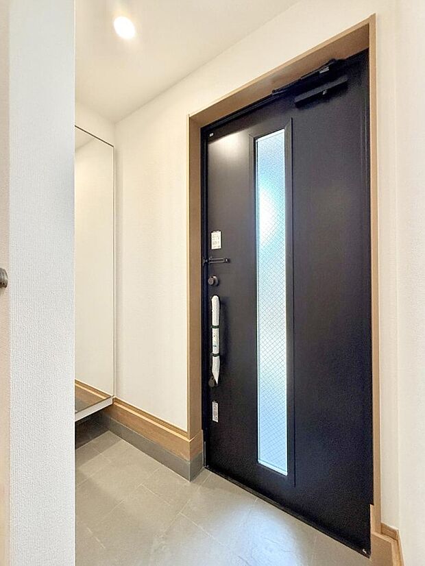 【玄関】■ シンプルで美しく、快適な暮らしの入り口